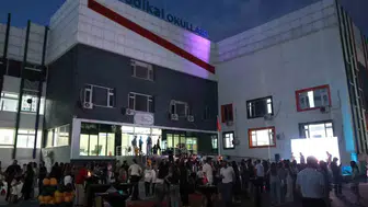 Diyarbakırlı öğrenciler ortaokula veda etti