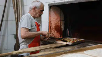 Elazığ fırınlarında 100 derecelik zorlu mesai başladı