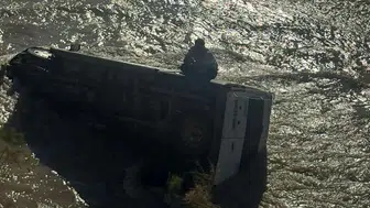 Zap Suyu'nda ölüm kalım savaşı veren sürücü saatlerce kurtarılmayı bekledi