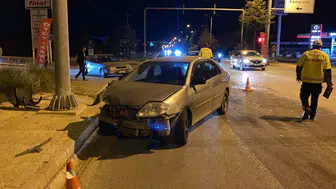Elazığ Malatya Caddesi üzerinde iki otomobil çarpıştı