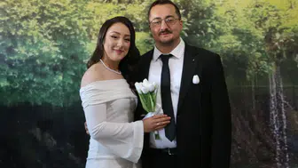 Yüksekova’da meslektaş öğretmen çift okul bahçesinde dünyaevine girdi