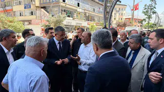 İçişleri Bakan Yardımcısı Ali Çelik Hakkari esnafıyla bir araya geldi