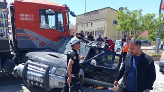Yüksekova trafiğinde kaza sonucu bir sürücü hastaneye kaldırıldı