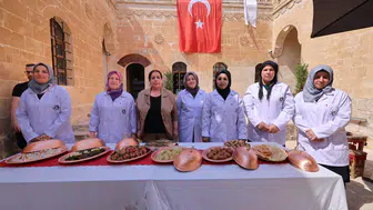 Midyatlı kadınlar tarihi konakta el emeğini kazanca dönüştürüyor