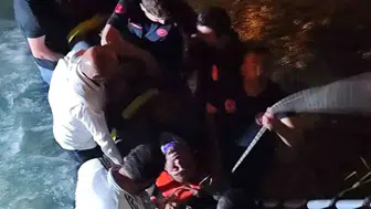 Van'da gece vakti dereye uçan kamyonetin sürücüsü kurtarıldı
