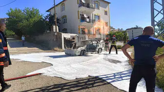 Elazığ’da seyir halindeki otomobil alevlere teslim oldu