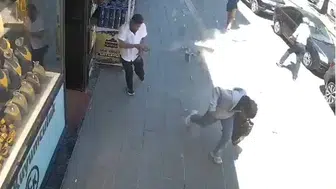 Van'da yürüyüş yoluna beton yağdı