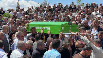 Yüksekova'da minibüs ile kamyon çarpıştı 3 kişi hayatını kaybetti
