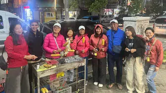Taylandlı turistlerin Yüksekova rotasında sürpriz mısır molası