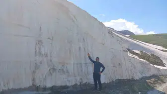 Hakkari yaylalarında haziran ayında kış manzarası
