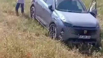 Siirt'te direksiyon hakimiyetini kaybeden öğretmen kaza yaptı