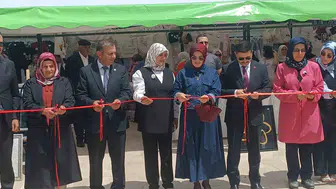 Özalp kursiyerlerinin el emeği sergisi ilçe halkını bir araya getirdi