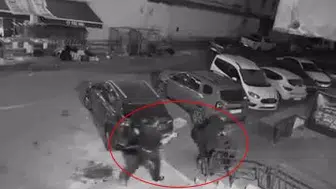 Bağlar'da gece yarısı lastik hırsızlığı kamerada