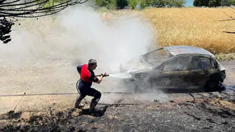 Elazığ’da seyir halindeki otomobil alevlere teslim oldu
