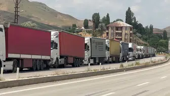 Esendere Sınır Kapısı'nda 5 kilometrelik tır kuyruğu oluştu