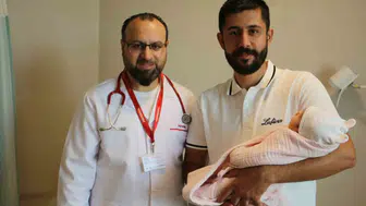Tıp dünyasında umut oldu Bebeği hayata bağlayan ameliyat