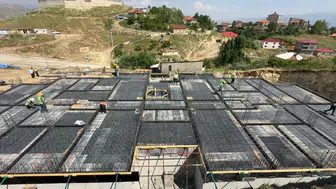 Yüksekova depreme karşı yeni konutlarını inşa ediyor