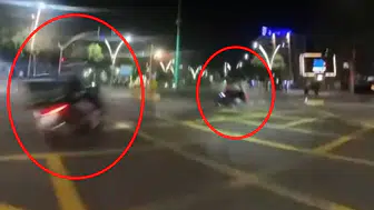 Batman kavşağında motosikletler çarpıştı 3 yaralı