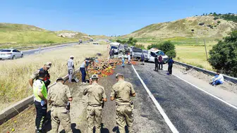 Silvan yolunda sebze kazası trafiği kilitledi