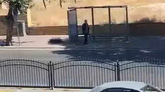 Şanlıurfa'da durakta bekleyen kadına silahlı saldırı düzenlendi