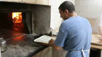 Diyarbakır fırınlarında 60 dereceyi bulan zorlu ekmek mesaisi
