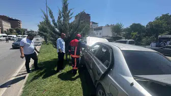 Kovancılar ilçesinde beton mikseri ile otomobilin karıştığı kazada üç kişi yaralandı