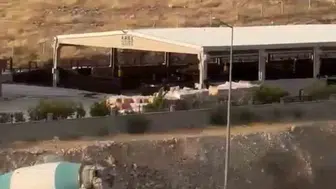 Şanlıurfa'da alev alan otomobili beton mikseri kurtardı