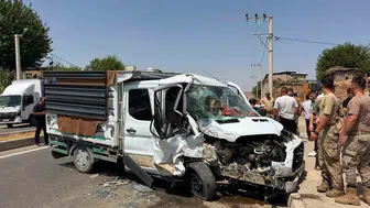 Cizre sokaklarında iki araç çarpıştı Dört kişi hastaneye kaldırıldı