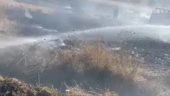 Karakoçan ilçesindeki arazi yangını ekiplerin hızlı müdahalesiyle kısa sürede söndürüldü