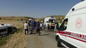 Gercüş yolunda iki aracın karıştığı trafik kazasında 11 kişi yaralandı