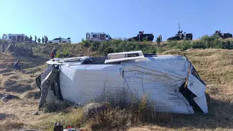 Van-Erciş yolunda minibüs şarampole devrildi