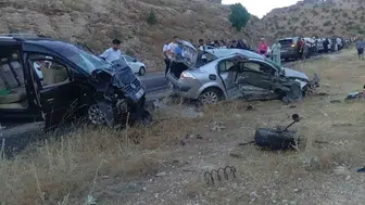 Midyat yolunda iki aracın çarpıştığı kazada minik Yakup yaşamını yitirdi