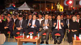 Hakkari halkı 15 Temmuz demokrasi zaferini meydanda kutladı