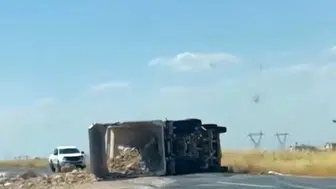 Kurtalan ilçesinde direksiyon hakimiyetini kaybeden kamyon sürücüsü kaza yaptı