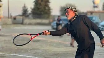 Şanlıurfalı köylüler toprak sahada tenis oynayarak ezberleri bozdu