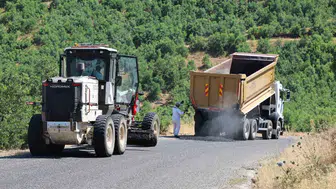 Elazığ kırsalında asfalt mesaisi hız kesmeden devam ediyor