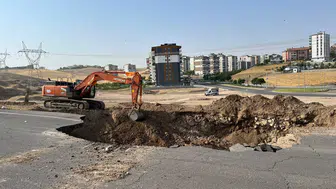 Batman Diyarbakır yolu su borusu patlaması nedeniyle trafiğe kapandı