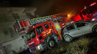 Elazığ Salıbaba Mahallesindeki üç katlı binada yangın paniği yaşandı