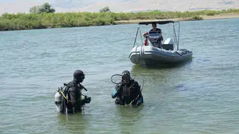 Murat Nehri'ne düşen 10 yaşındaki Berat için umutlu arayış sürüyor