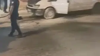 Elazığ İnönü Caddesinde hareket halindeki minibüs alevlere teslim oldu