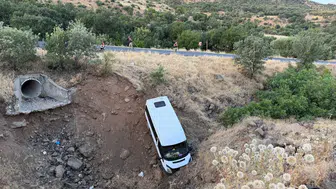 Siverek yolunda tarım işçilerini taşıyan minibüs devrildi