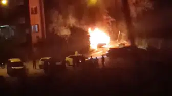 Batman merkezde park halindeki araç çıkan yangınla küle döndü