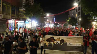 Vanlılar 15 Temmuz anma etkinliklerinde meydanlara akın etti
