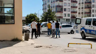 Şanlıurfa'da önü kesilen sürücü darbetti ve silahı çalındı