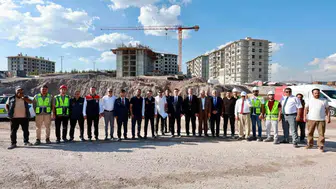 Bitlis Valisi Ahlat'ta Ahıskalı Türkler İçin Hazırlanan Yeni Konutları Denetledi