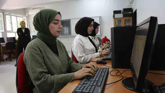 Elazığlı gençler Adalet Bakanlığındaki memurluk hayalleri için klavye başında ter döküyor