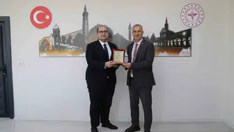 Dicle İlçe Sağlık Müdürü Köse’ye Tayin Öncesi Veda Plaketi
