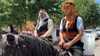 Diyarbakırlı buz ustası at sırtında ferahlık dağıtıyor