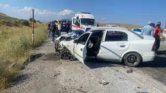 Bitlis Tatvan yolunda iki otomobilin çarpışması sonucu altı kişi yaralandı