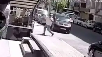 Şanlıurfa Haliliye'de apartman girişinde silahlı saldırıya uğrayan kişi ağır yaralandı